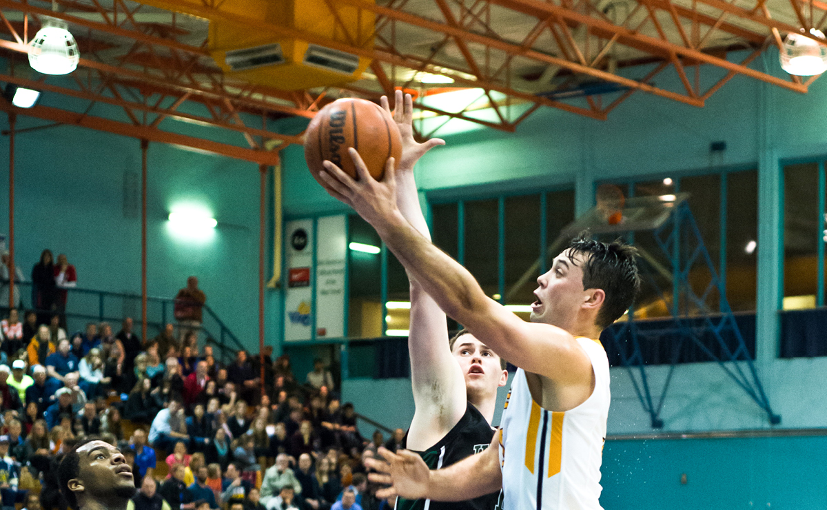 Vikes overpowered by top-seeded Ottawa at CIS Final Eight