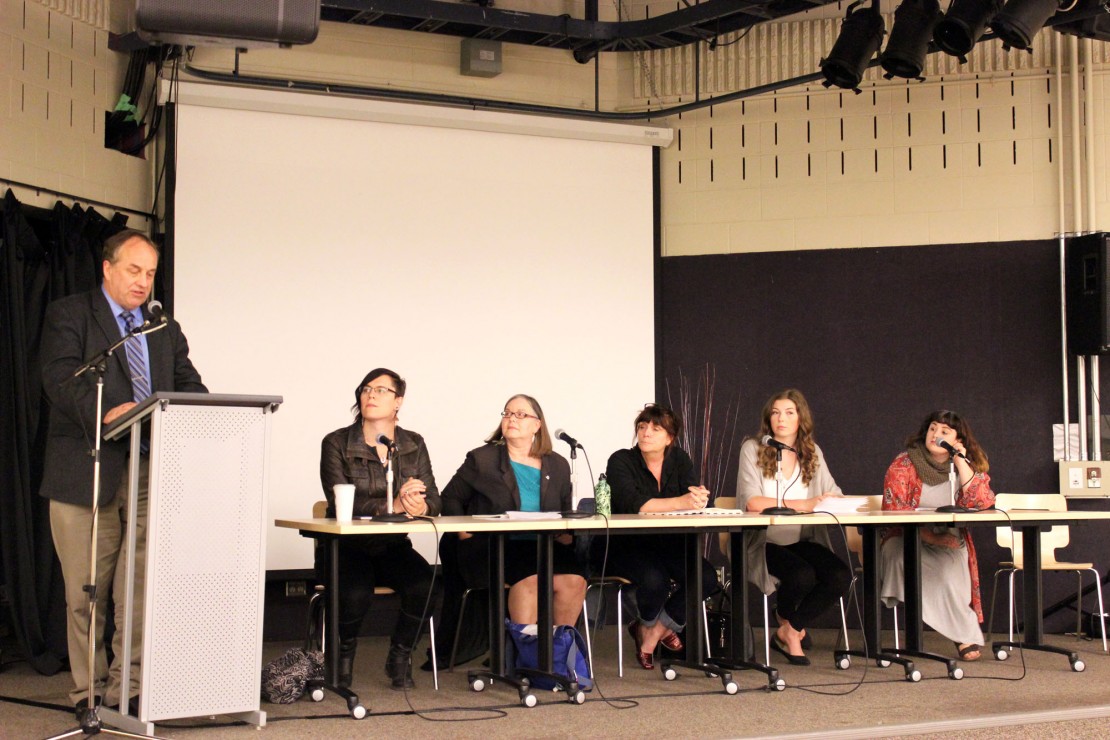 Andrew Weaver (far left) introduces the panelists at the town hall in Vertigo on May 4. (Left to right: Alexa Robin, Karen Wickham, Barbara Allyn, Jean Strong, and Kenya Rogers.) Photo by Myles Sauer