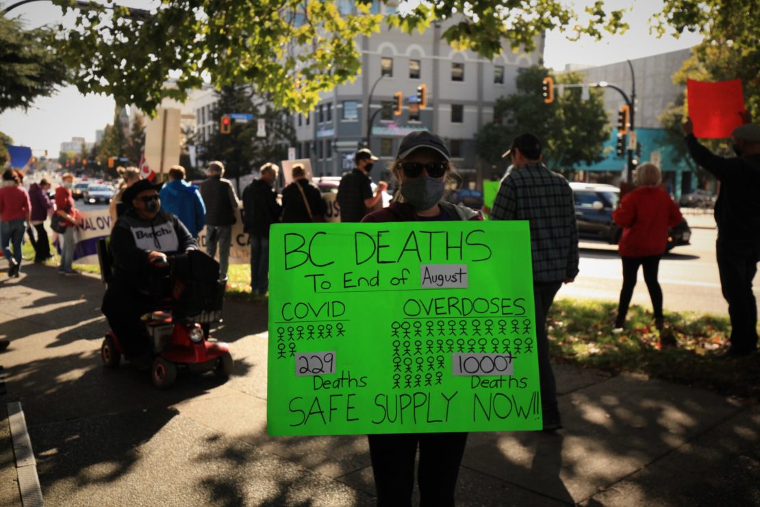 poster at MSTH rally shows COVID-19 deaths to overdose deaths
