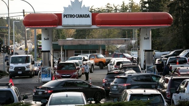 Photo of cars lined up at a gas station, photo by Ken Mizokoshi via CBC.