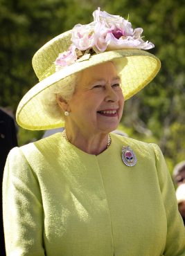 Queen Elizabeth II, photo by WikiImages via Pixabay.