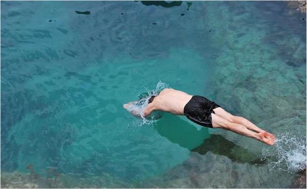 Katwalk: Water down and strip