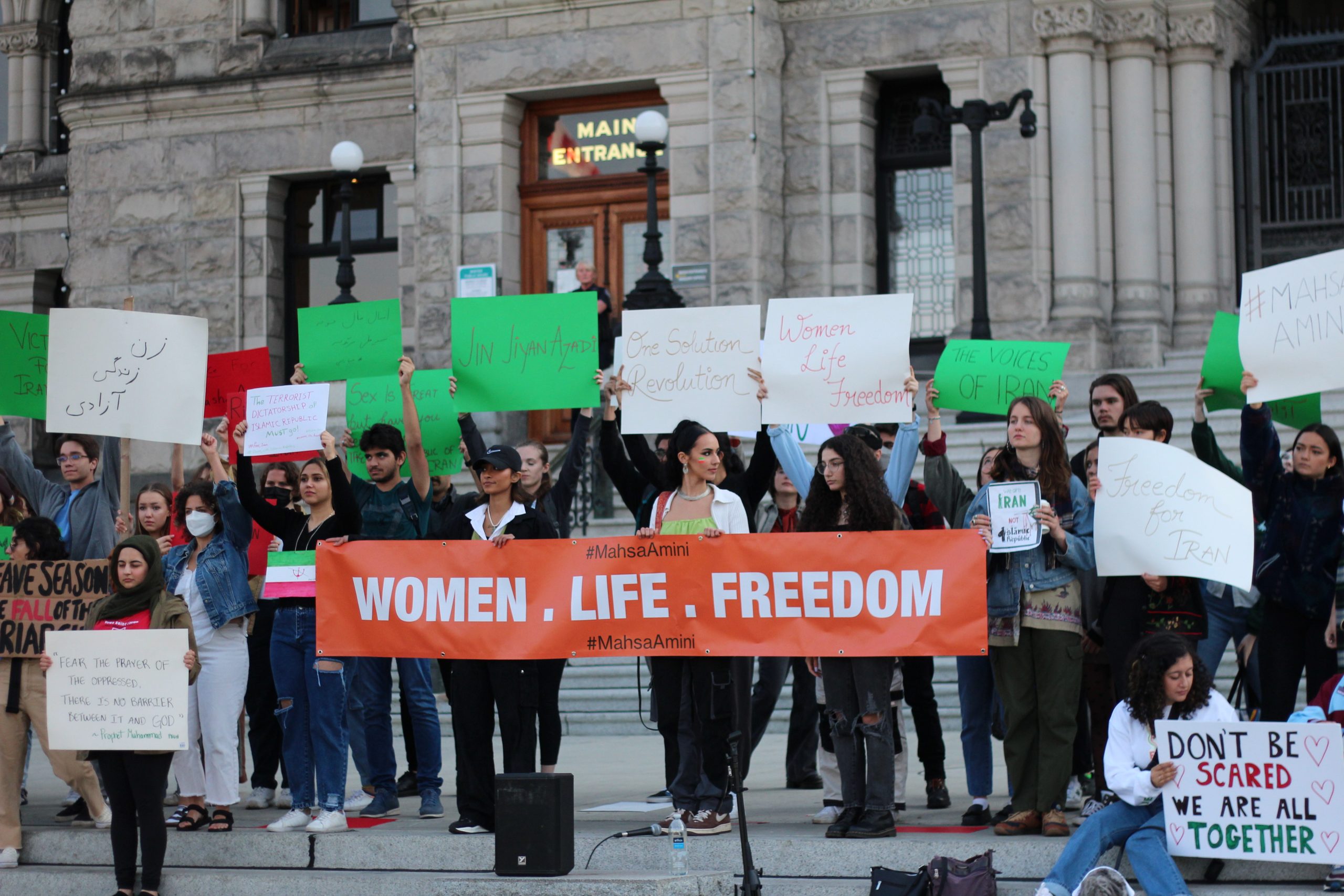 Iranian protest at the BC Legislative Building, photo by Isabella Kennedy.