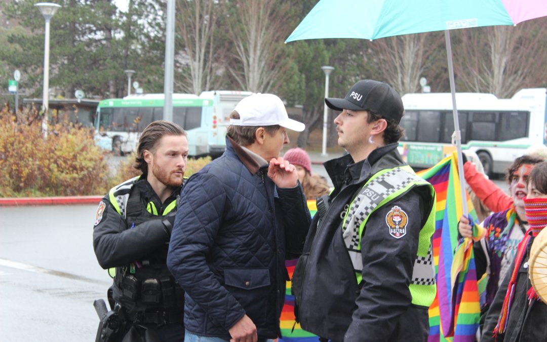 Indigenous speakers and hundreds of gatherers oppose unsanctioned OneBC event on UVic campus