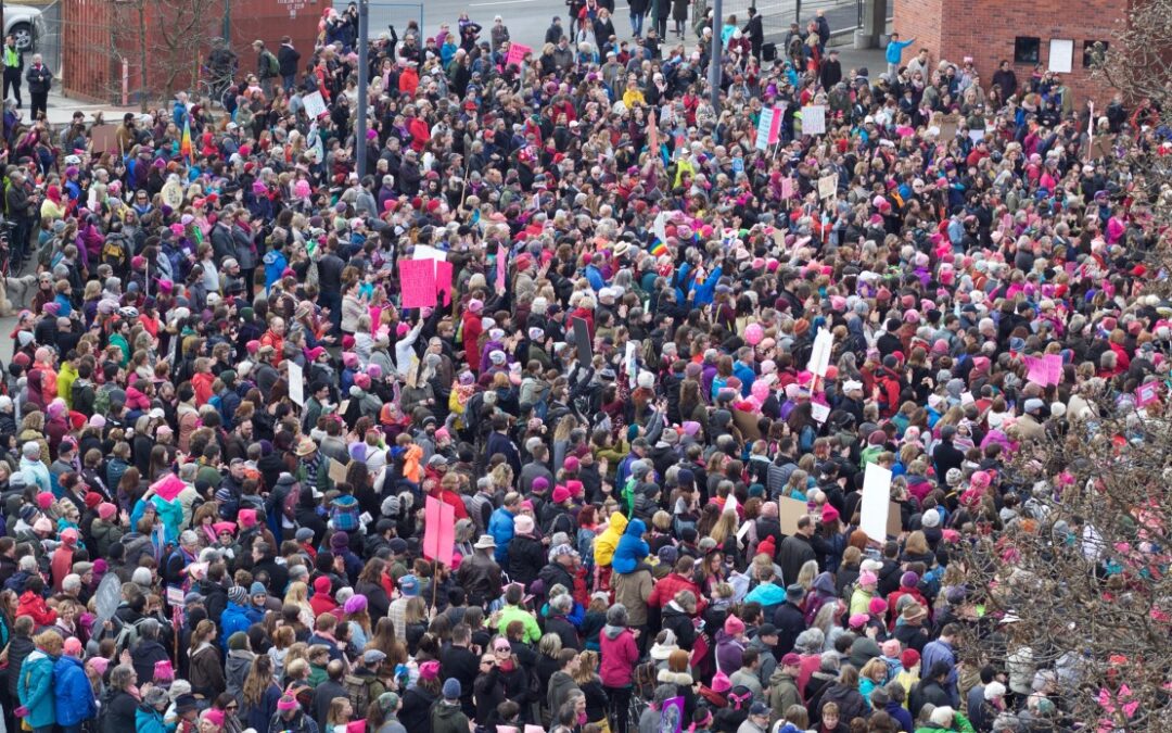 Victorians march in solidarity with women